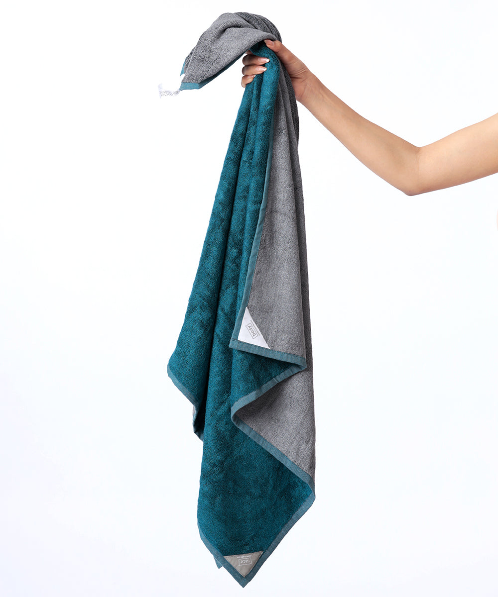 Turquoise and top brown bath towels